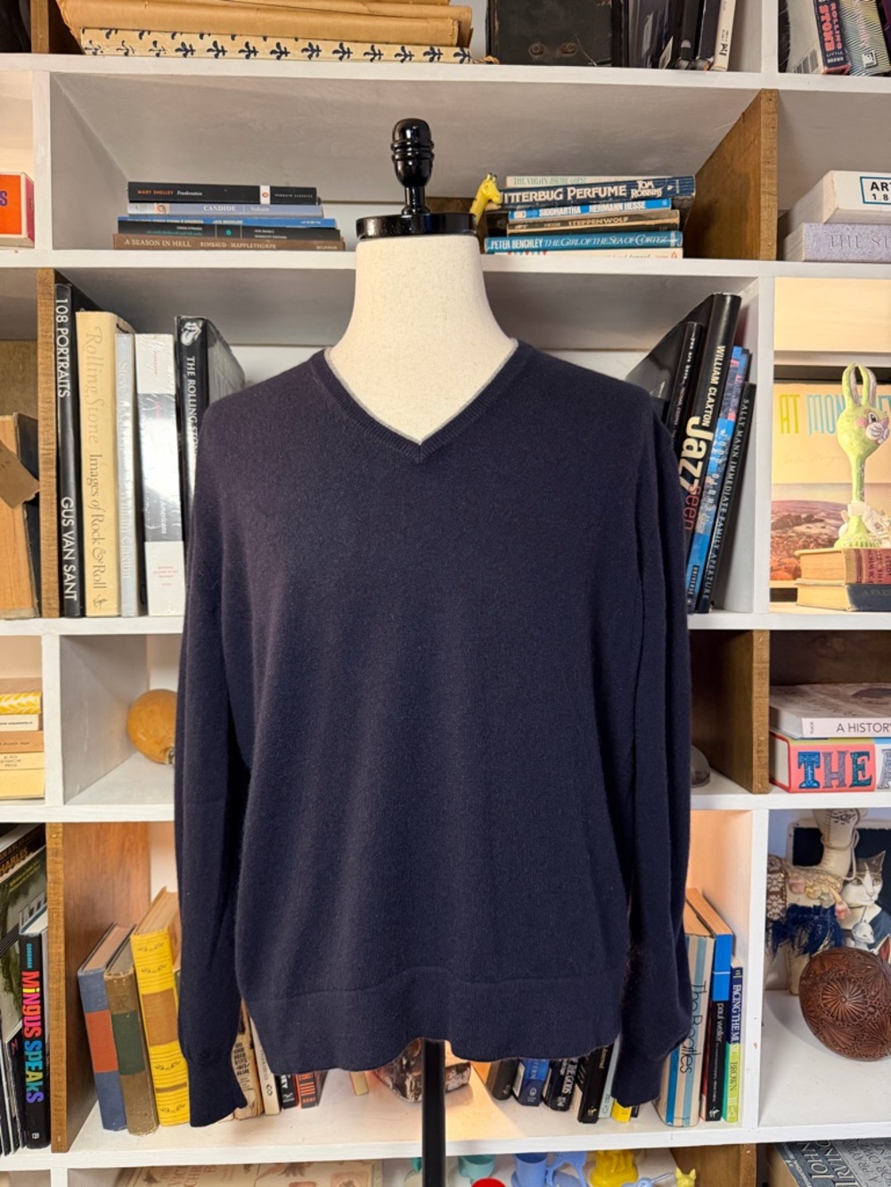 Classic Men's V-Neck Sweater - Navy